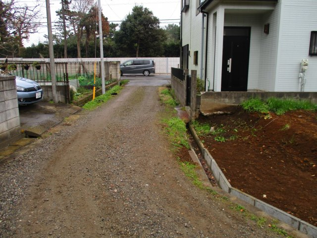 千葉市花見川区柏井町　土地　約１４３．７３坪　建築条件なしの前面道路含む現地写真