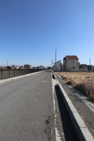 鴻巣市北新宿の売地の前面道路含む現地写真