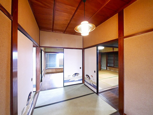 二条大路南5丁目店舗の内装|明るい色調の室内です