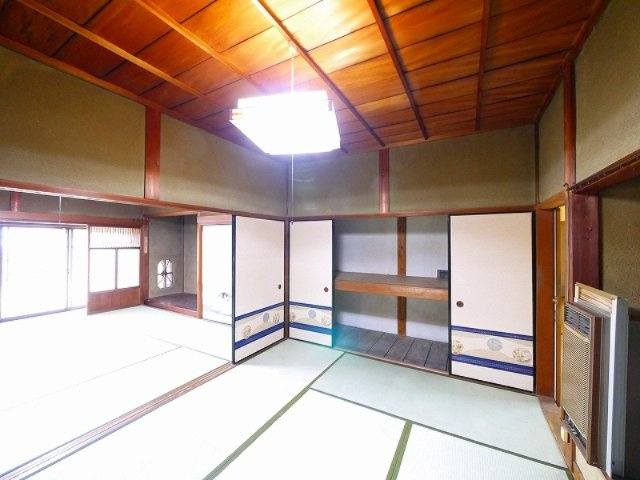 二条大路南5丁目店舗の和室|フローリングだけでなく、和室もあります