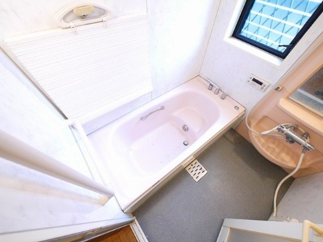 二条大路南5丁目店舗の浴室|お風呂で日々の疲れを落としましょう