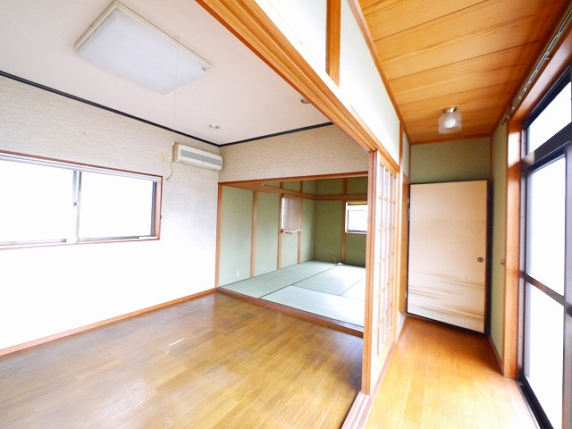 二条大路南5丁目店舗の内装|明るい室内です