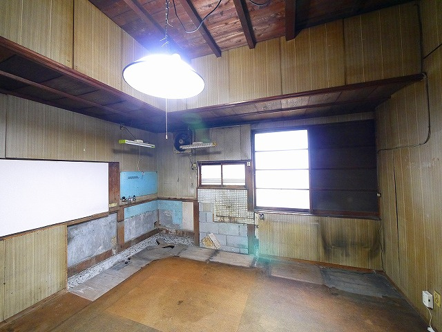 二条大路南5丁目店舗の内装|明るい室内です