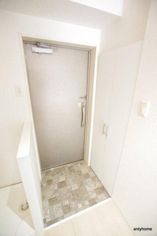 エスティライフ大阪都島　仲介手数料無料の玄関