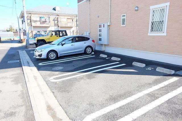 グラッセの駐車場