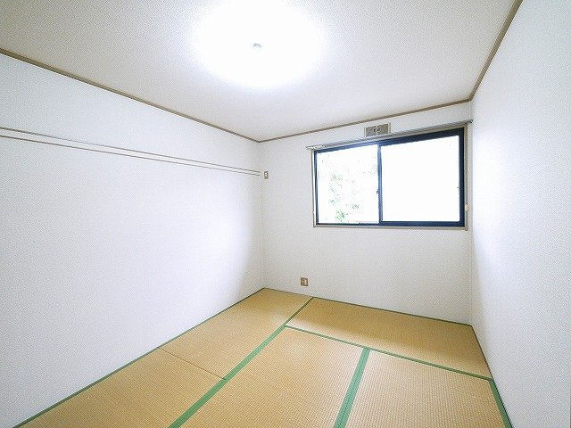 フローラ東坂の和室|落ち着いた雰囲気の和室付きです