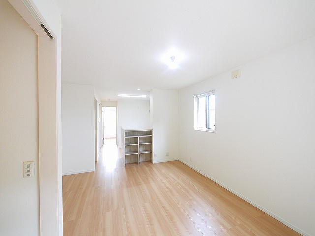 ローレルヒルズ富雄の居間・リビング|ゆったり過ごせる居間です