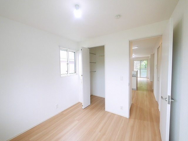 ローレルヒルズ富雄の洋室|ゆったりした洋室です