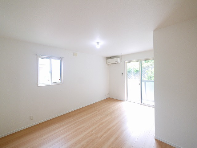 ローレルヒルズ富雄の居間・リビング|ゆったりとした居間です