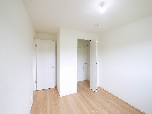 ローレルヒルズ富雄の洋室|使い勝手のいい洋室です