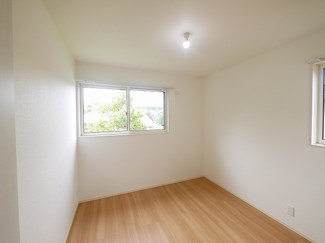 ローレルヒルズ富雄の洋室|洋室です