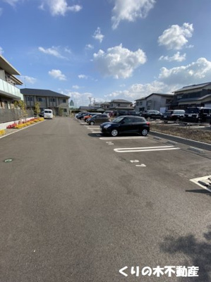 【駐車場】 | シャーメゾンソルテ A棟 | 駐車スペースもあります