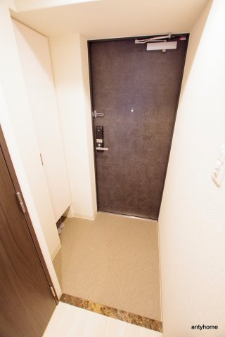エスリード福島ラグジェ　仲介手数料無料の玄関