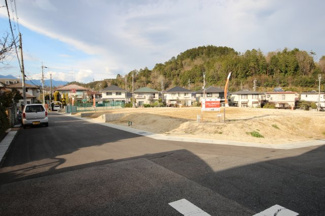 【前面道路含む現地写真】 | 分譲地前面道路