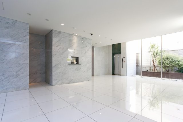 ザ・シダーハウスバイサヴォイ　8階のロビー