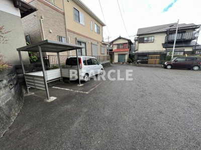 【駐車場】 | ブライトンハイツ | 駐車場があるので、車を買う予定の方も安心です
