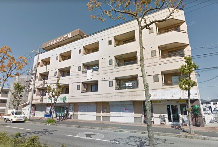 シャルマン岩岡