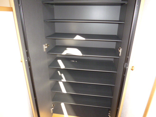 メゾンエスタの玄関|シューズボックス