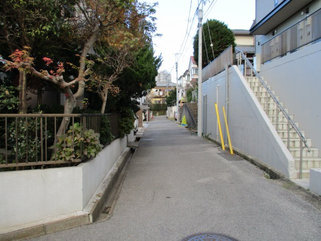 八千代市萱田　中古戸建　南西・南東の角地の前面道路含む現地写真|前面道路含む現地写真です