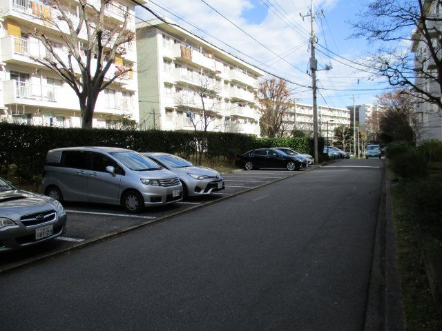 花見川区朝日ヶ丘２丁目　サニータウンにれの木台２Ｆ　中古マンションの駐車場