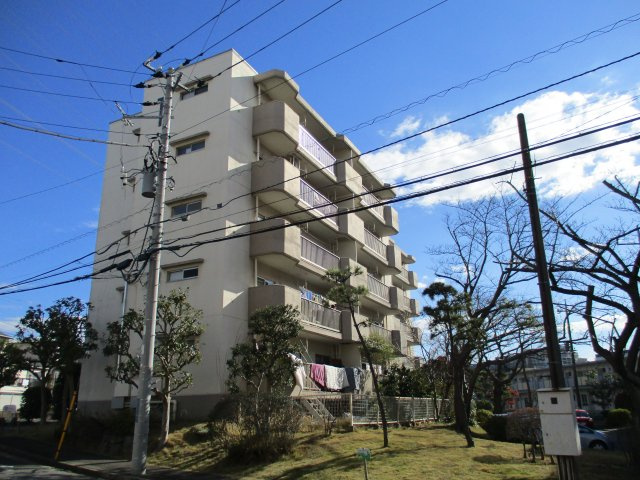 稲毛区小仲台８丁目　第二稲毛ハイツ　中古マンション　三階角部屋の外観