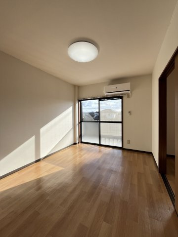 コルキスソードの洋室