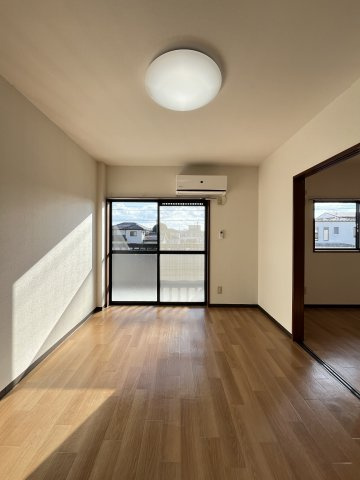 コルキスソードの洋室