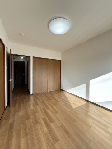 コルキスソードの洋室