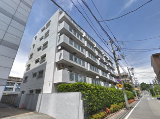 【外観】 | 小さなお子様がいるご家族にも安心の1階住戸！南東向きバルコニーです♪