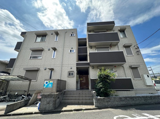 【外観】 | ペットOK♪小田急多摩線「栗平」駅まで徒歩5分！ペットと一緒に暮らせる3階建てアパートです☆