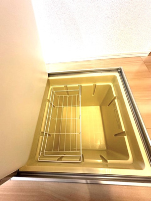 【収納】 | ボルーノ栗平 | キッチンにある床下収納です！食品・日用品の保存に便利ですよね☆調味料などの買い置きにもぴったり♪