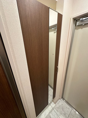 【玄関】 | ボルーノ栗平 | 玄関には全身ミラー付きでお出かけの時の身だしなみ確認もばっちり！