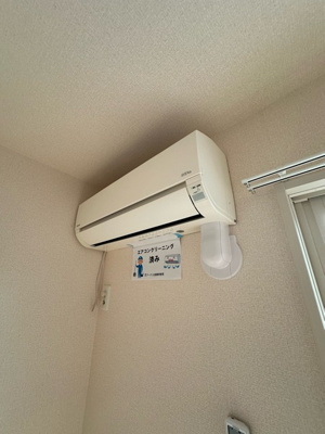【設備】 | ボルーノ栗平 | 暑い夏や寒い冬に大活躍！リビングダイニングキッチンにあるエアコンです☆冷暖房完備で1年中快適に過ごせます♪