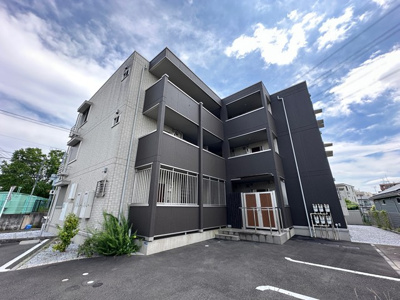 【外観】 | ボルーノ栗平 | ペットOK♪ワンちゃん・猫ちゃん・小動物と一緒に暮らせる3階建てアパートです♪小田急多摩線「栗平」駅まで徒歩5分で通勤・通学にも便利☆