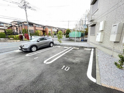 【駐車場】 | ボルーノ栗平 | いつでも目の届く敷地内に駐車場があります♪お車をお持ちの方におすすめです！