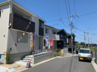 【前面道路含む現地写真】