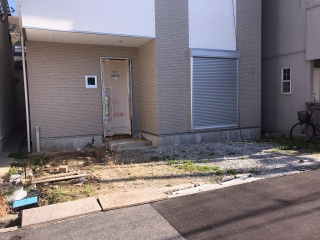 サガミ・タウン北条　新築戸建の前面道路含む現地写真