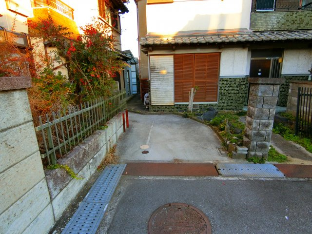 寿町貸家の駐車場