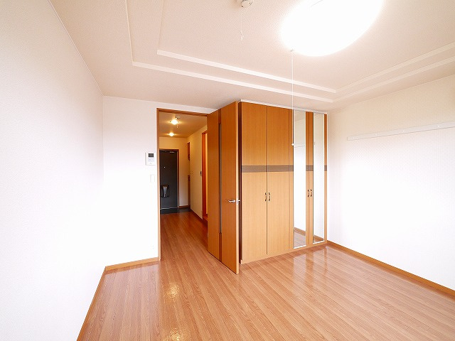 レジェンドール　西の京の内装|明るい色調の室内です