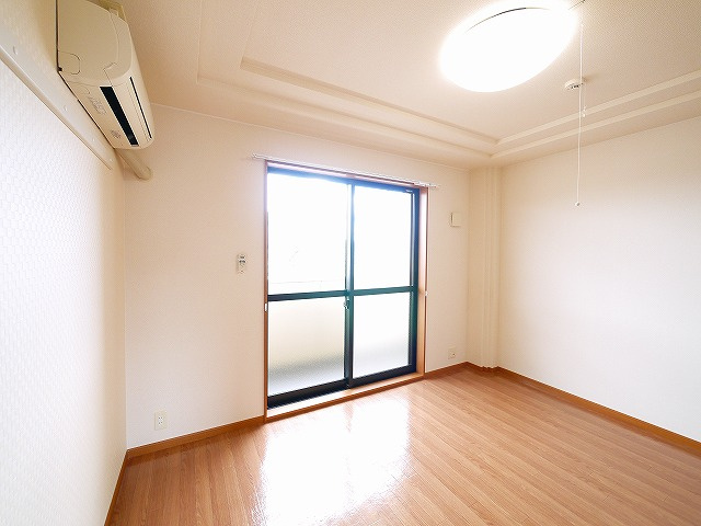 レジェンドール　西の京の寝室|広くて明るい寝室