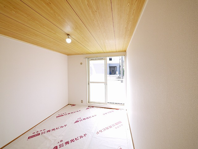 サニーハイツ六条の内装|明るい室内です