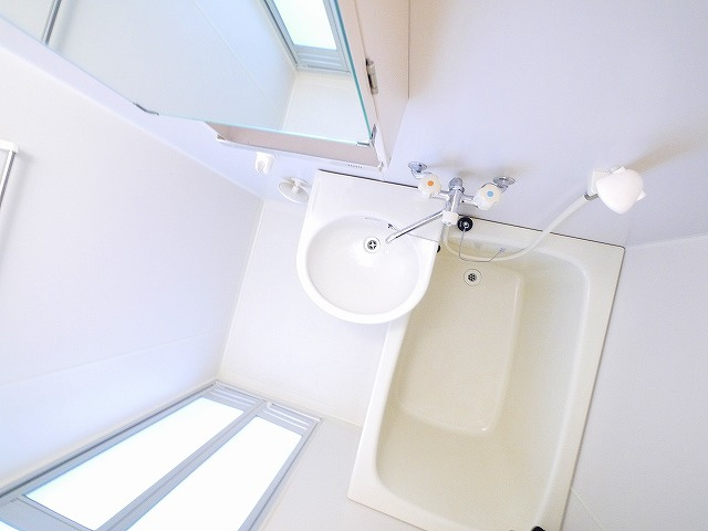 サニーハイツ六条の浴室|きれいなお風呂です