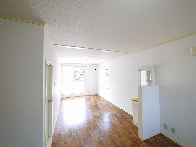 サニーハイツ六条の居間・リビング|ゆったり過ごせる居間です