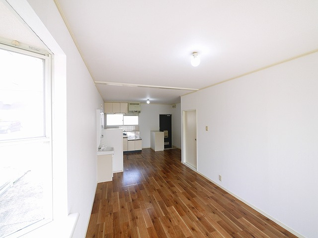 サニーハイツ六条の居間・リビング|使いやすいリビングです