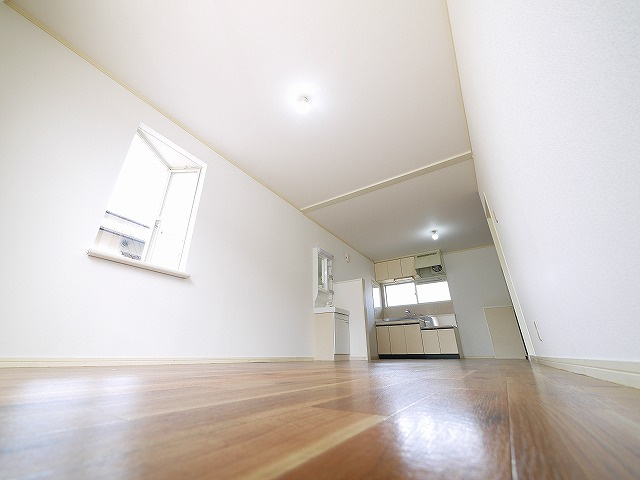 サニーハイツ六条の居間・リビング|使いやすいリビングです