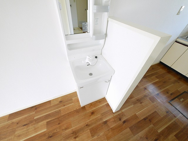 サニーハイツ六条の洗面所|スペースが確保できる洗面所です