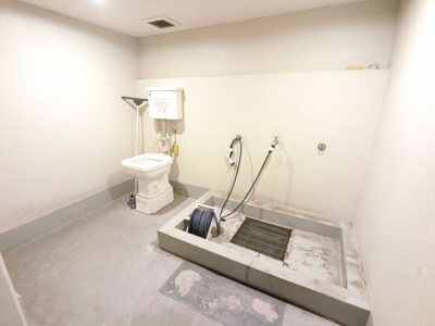 【その他共用部分】 | プレジール湘南鵠沼 | ペットの足洗い場ですが、皆様サーフボード洗いで使われている方が多いです。