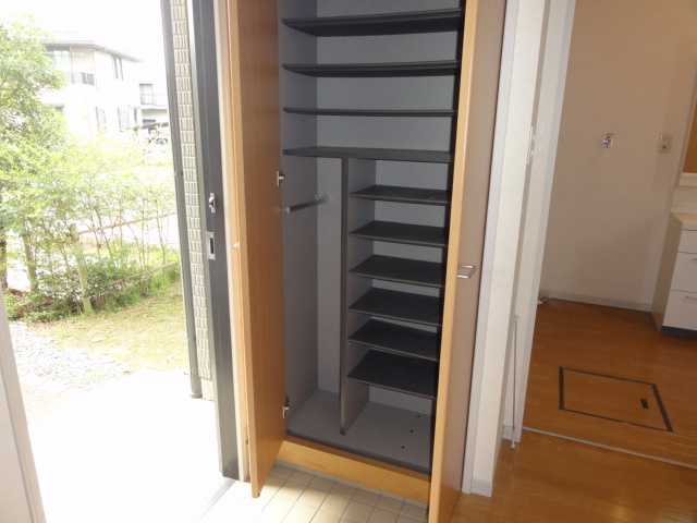 【収納】 | 北六甲台戸建 | 便利な収納スペースです