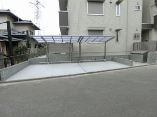 【その他共用部分】 | 屋根付きの駐輪場で雨が降っても大切な自転車が濡れなくてすみますね♪自転車はちょっとした移動手段に便利ですよね！