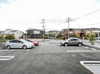【駐車場】 | いつでも目の届く敷地内に駐車場があります♪荷物がかさばりがちなお買物にも、敷地内駐車場があると便利ですよね☆